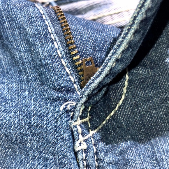 Cute fitted jeans with cuffs at bottom - Picture 9 of 12